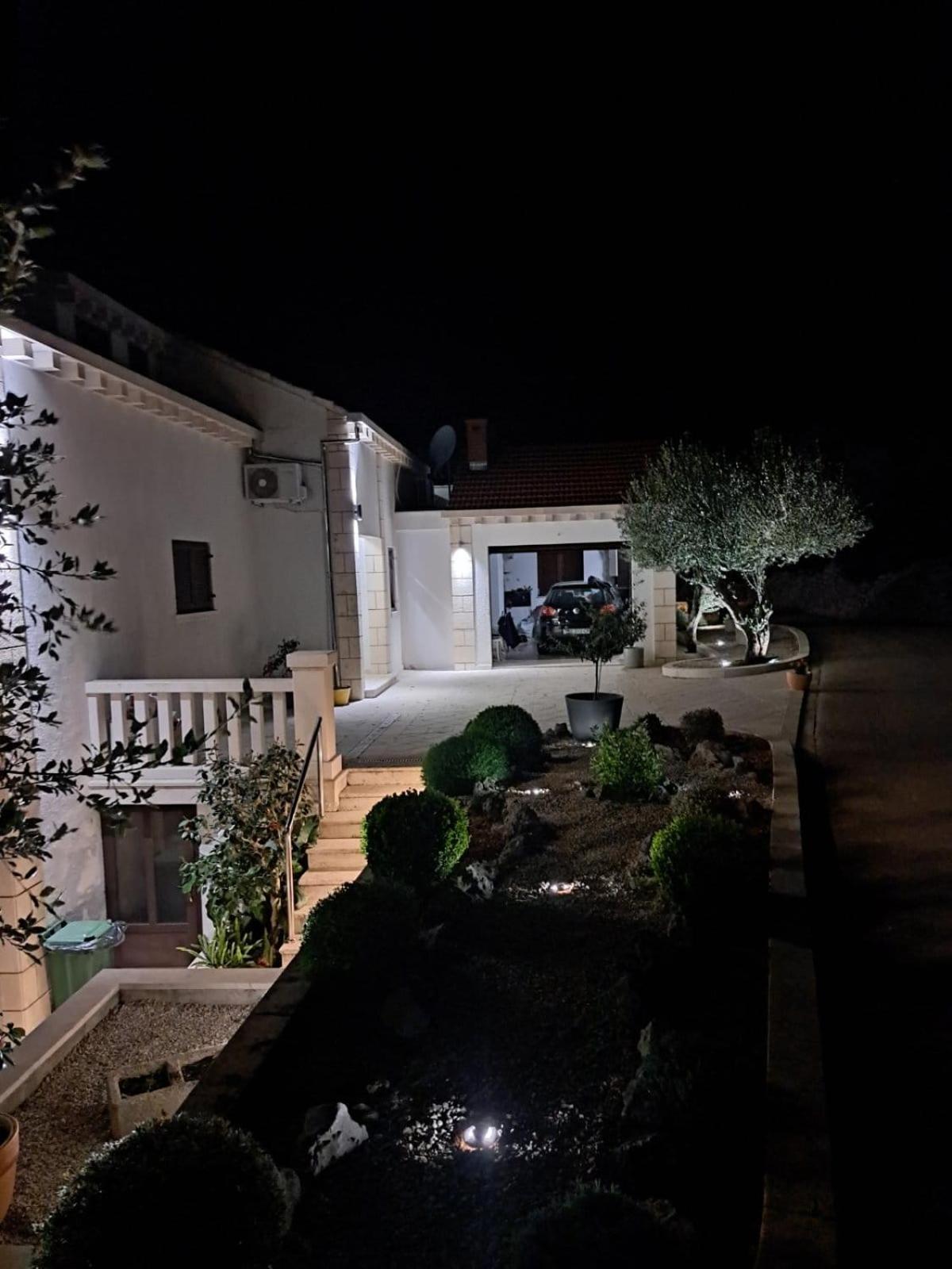 Apartments Blanka Zrnovo Esterno foto